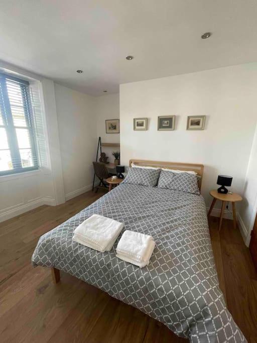 Abergavenny Center 2-Bed Flat Daire Dış mekan fotoğraf