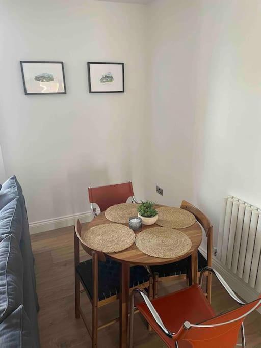 Abergavenny Center 2-Bed Flat Daire Dış mekan fotoğraf